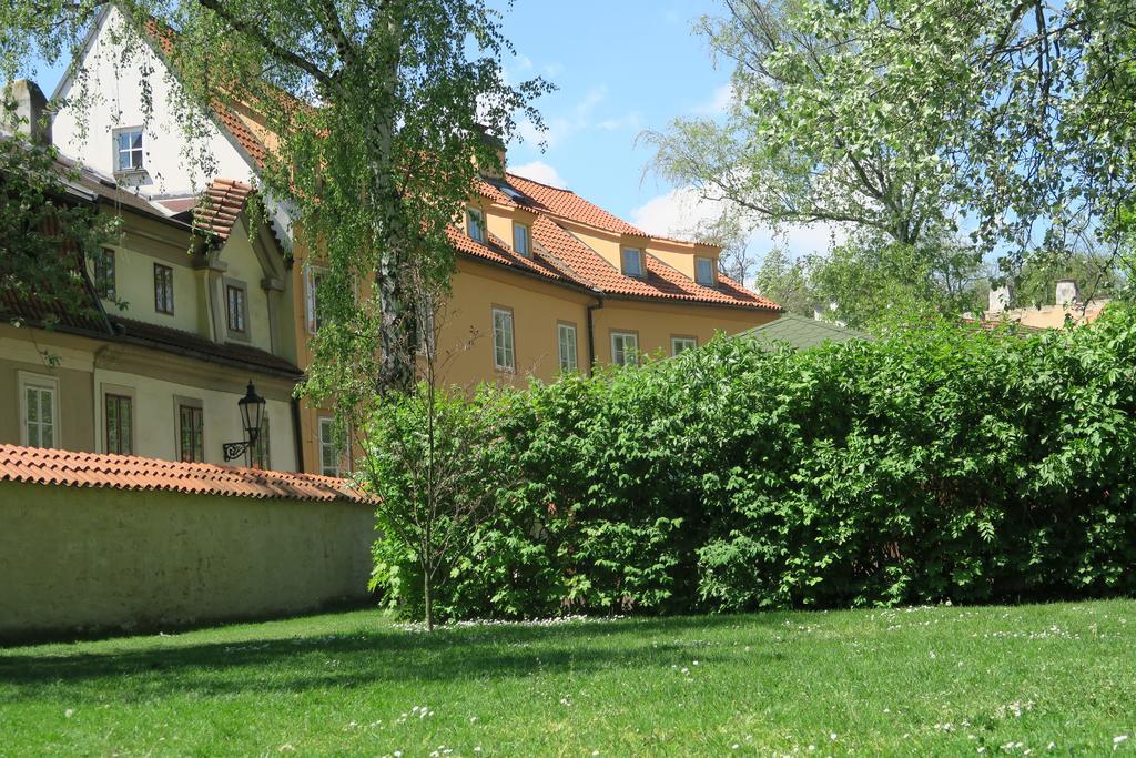 Garden Residence Prague Castle Exteriör bild
